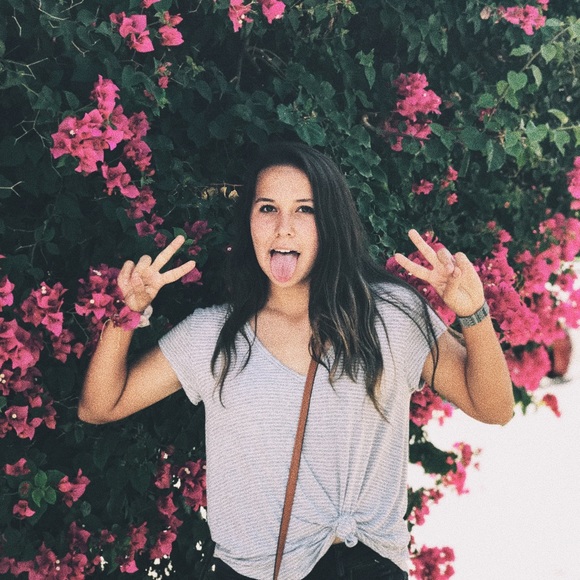 Meet your Posher, Elise - Picture 1 of 1